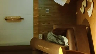 欧美日韩人妻激情-第一次与男友以外的男人在行使中车震!