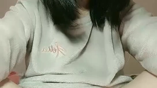 拖鞋家居日韩AV-白皙皮肤呆萌小姐姐！情趣耳朵抓屌吸吮！头套男怼着骚穴猛操，骑乘姿势打桩机，无套内射。